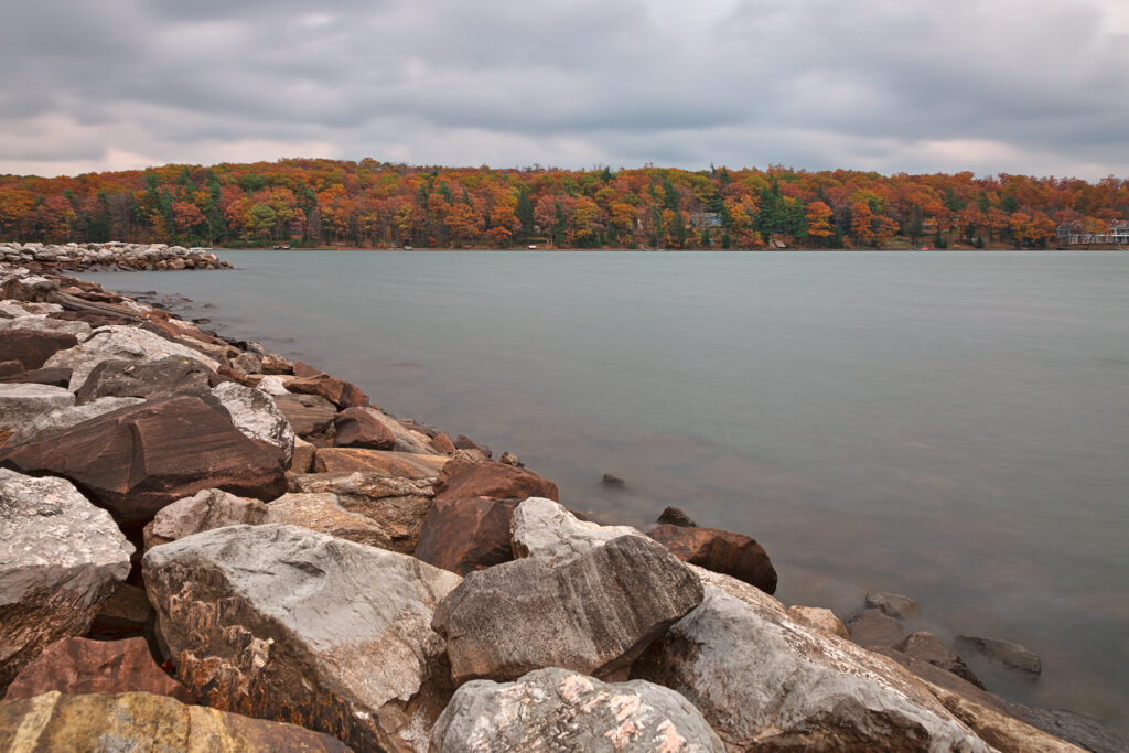 By Nicolas Raymond from Bethesda, Maryland, USA - Cloudy Deep Creek Autumn - HDR, CC BY 2.0, https://commons.wikimedia.org/w/index.php?curid=55891230